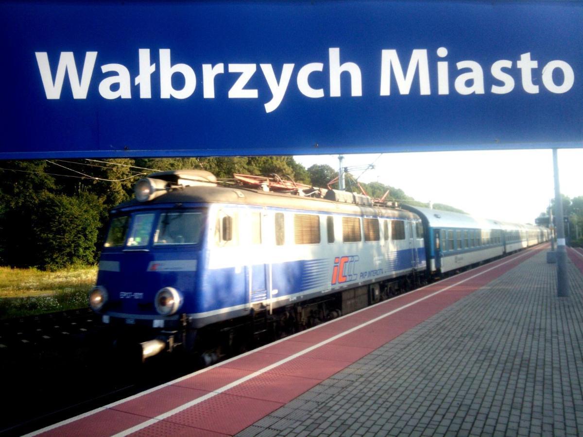 Art Mieszkanie Blisko Dworca Pkp Walbrzych Miasto מראה חיצוני תמונה