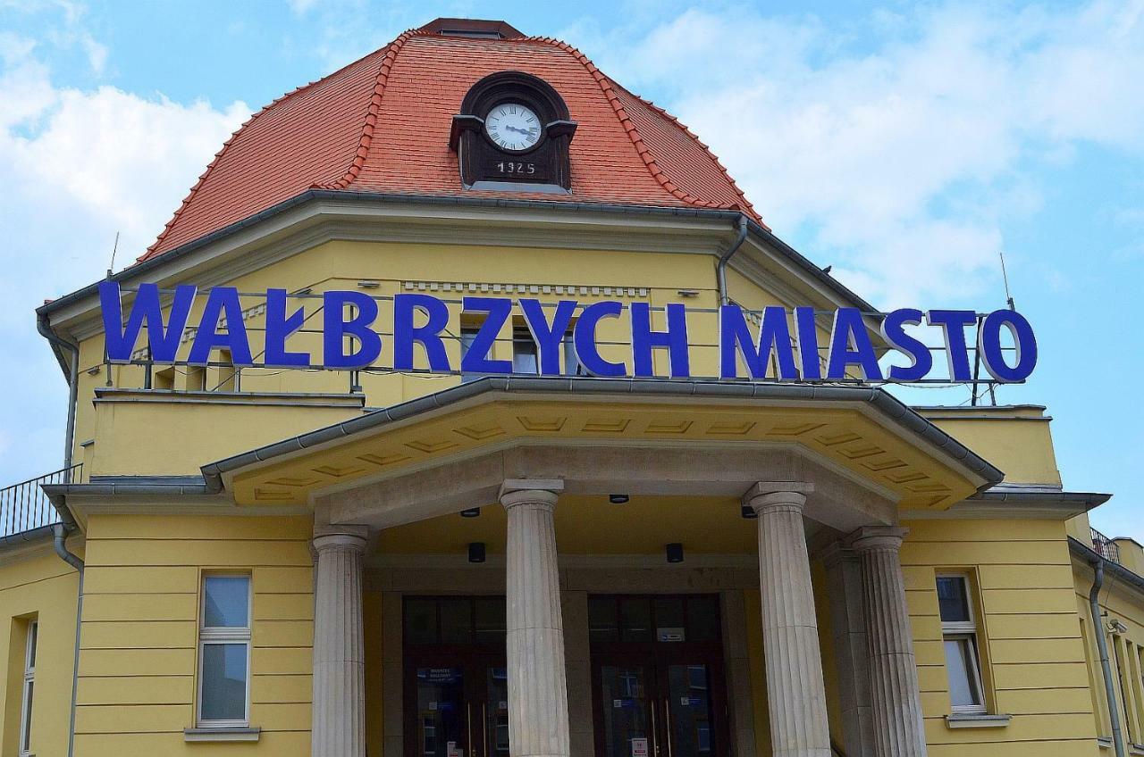 Art Mieszkanie Blisko Dworca Pkp Walbrzych Miasto מראה חיצוני תמונה
